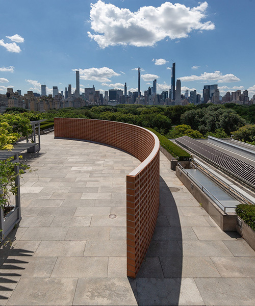 hector zamora installs lattice detour at the met — a curved, see-through brick wall