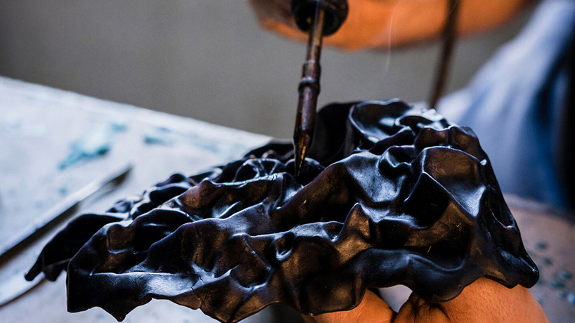 frank gehry designs sculptural gold bottle for hennessy X.O's 150th anniversary