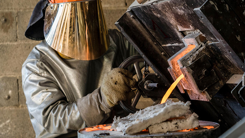 frank gehry designs sculptural gold bottle for hennessy X.O's 150th anniversary