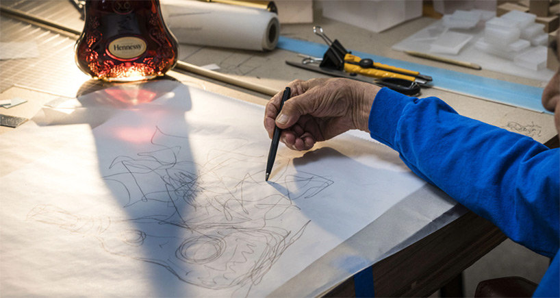 frank gehry designs sculptural gold bottle for hennessy X.O's 150th anniversary