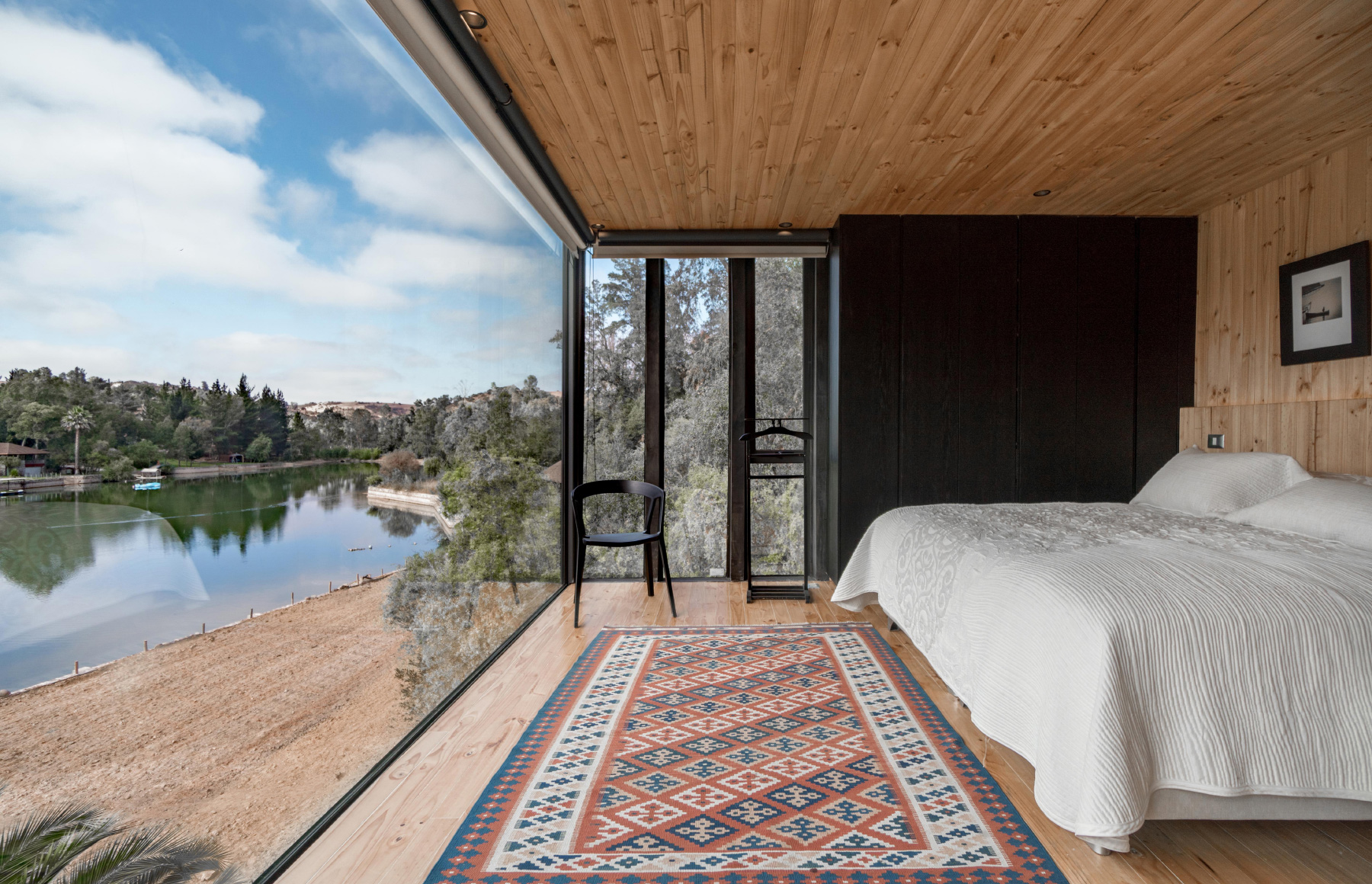 hsu-rudolphy-slope-house-rapel-lake-chile-designboom-1800b