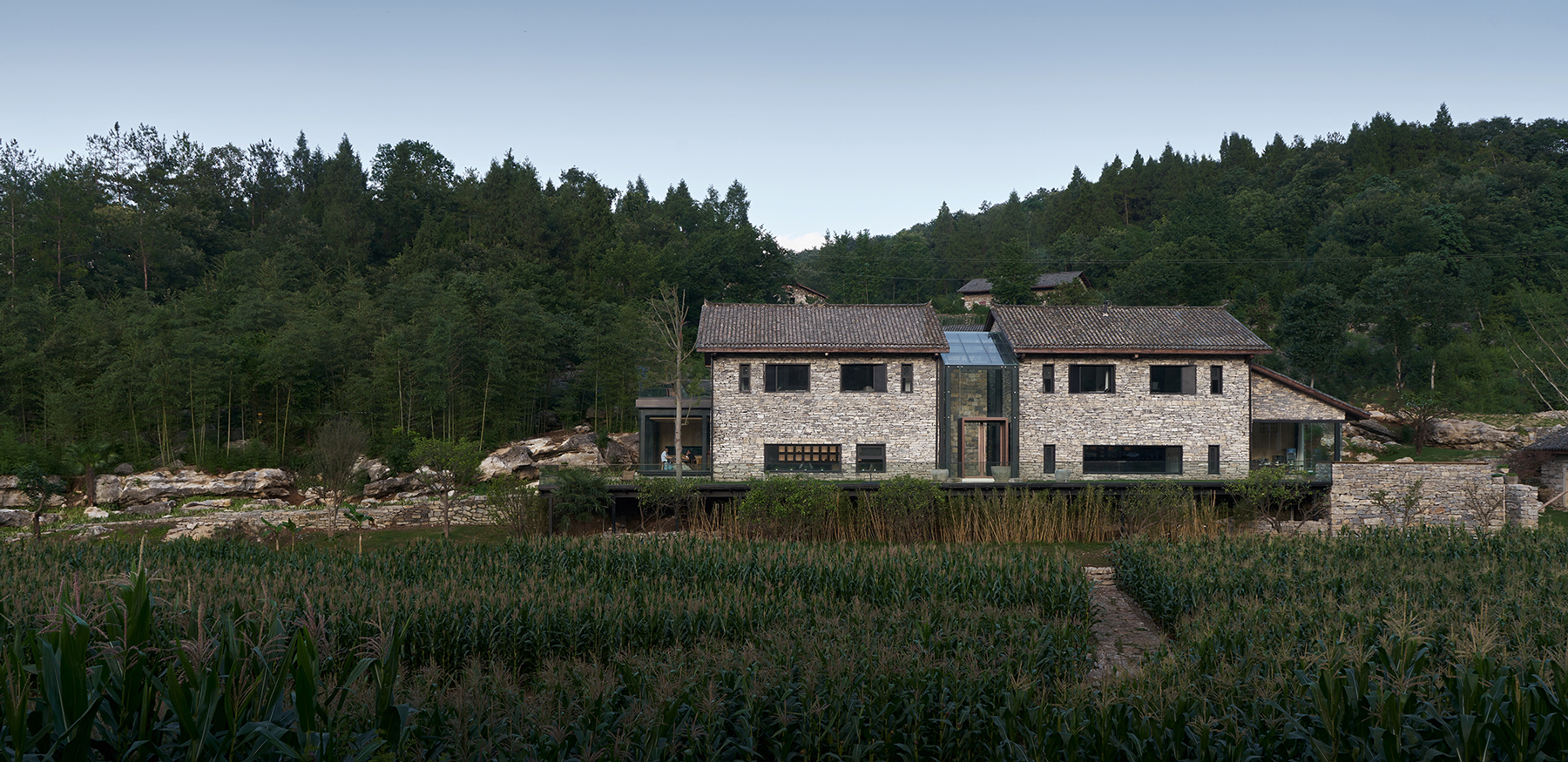 nanchawan-shiwu-tribe-homestay-china-designboom-1800-2