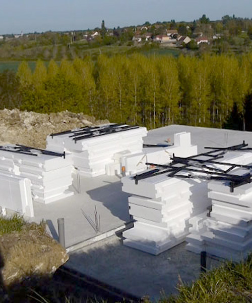 posyte, a polystyrene-based material used in eco-positive LEGO-like built homes