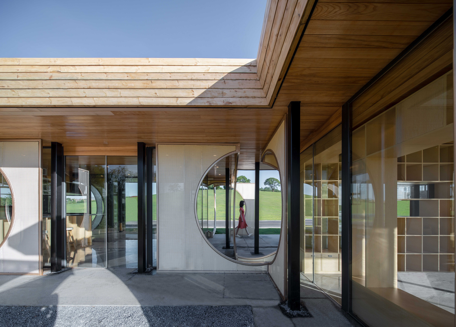 ray-emilio-studio-screen-pavilion-designboom-014