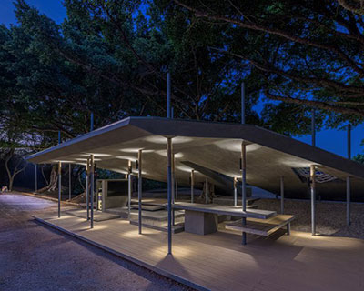 sturdy inclined roof and slim steel columns build university campus bus-stop in taiwan
