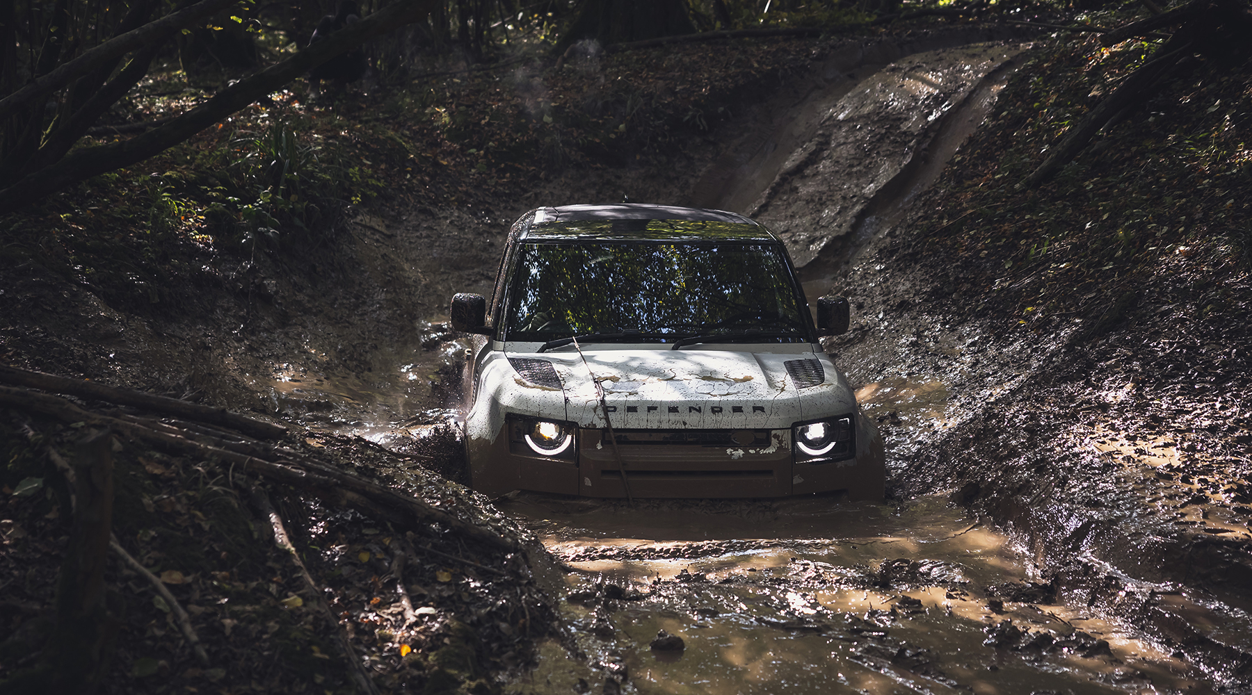 2020-land-rover-defender-first-drive-designboom11