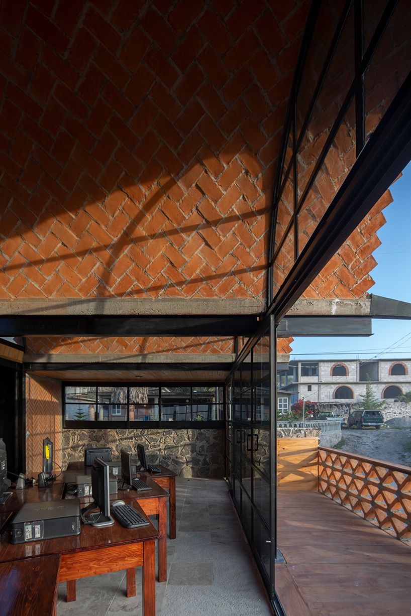 aldana sánchez architects completes brick multimedia center in rural mexico
