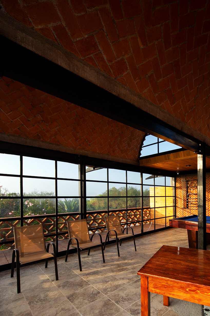 aldana sánchez architects completes brick multimedia center in rural mexico