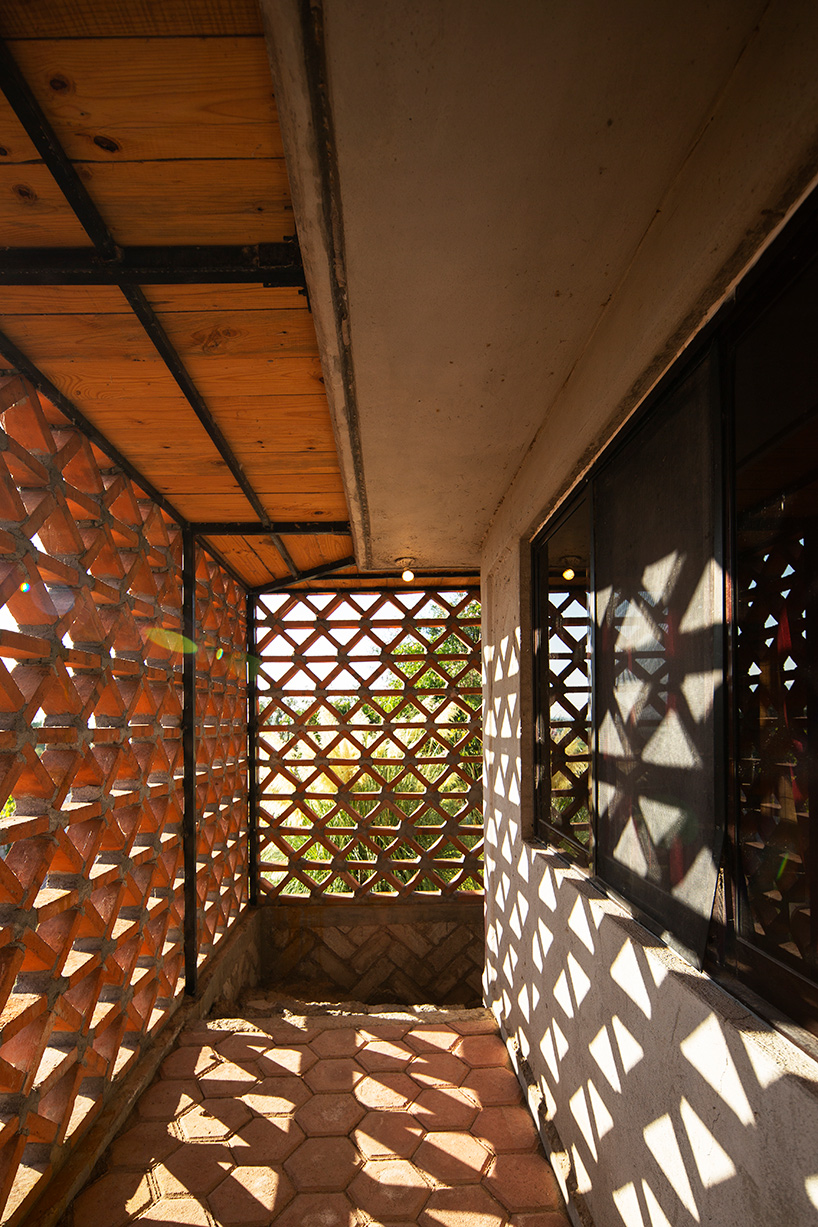 aldana sánchez architects completes brick multimedia center in rural mexico