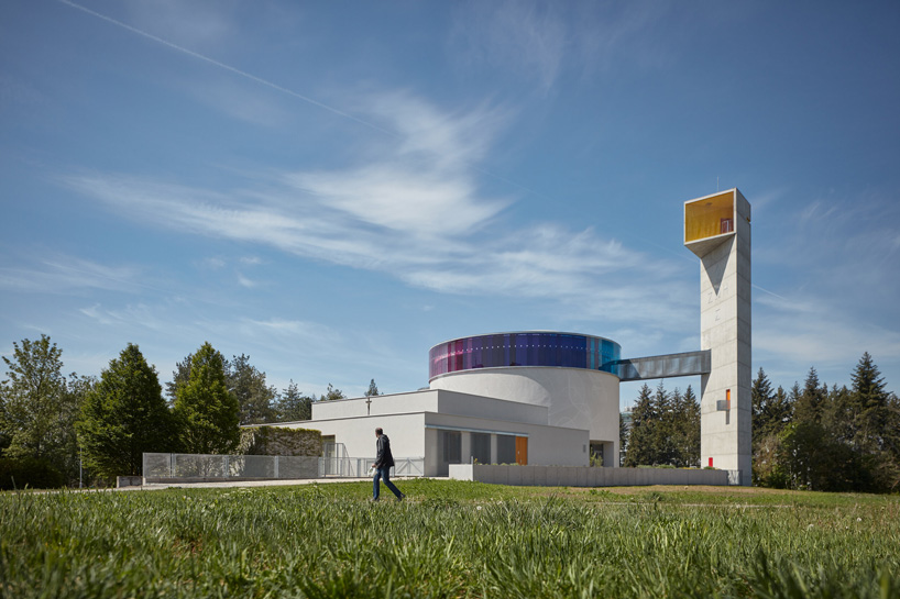 exterior view of atelier štepán's circular church in the czech republic