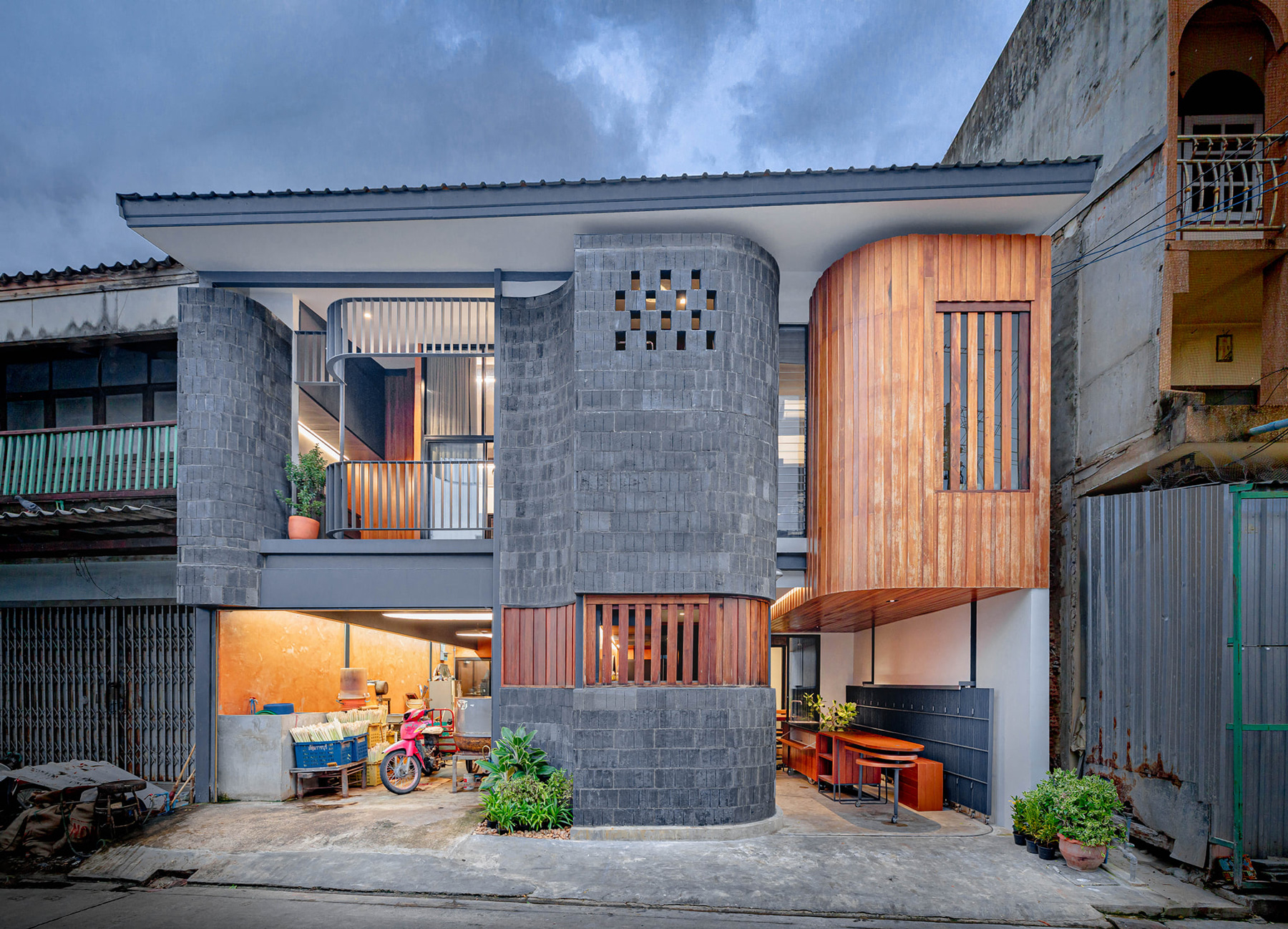 bodinchapa architects clads thai house + family business building in brick and wood façade