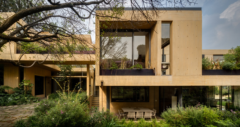 exterior view of estudio MMX CBC house in mexico city