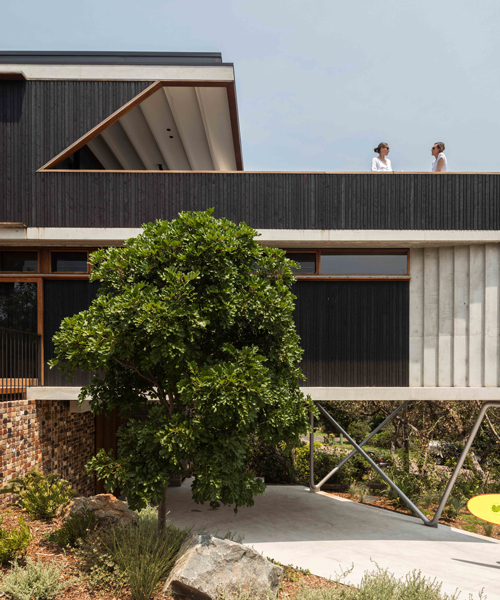 david boyle architects sculpts the breezeway house as a complex, angular geometry