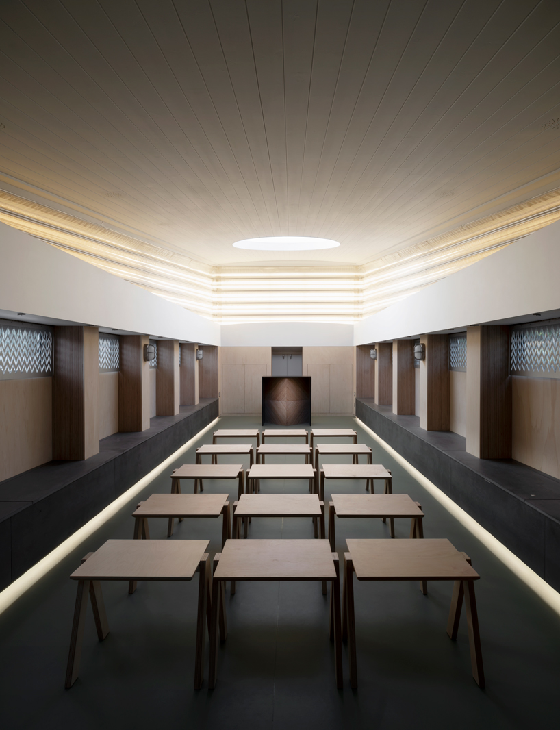 denizen works' genesis floating church arrives in east london designboom