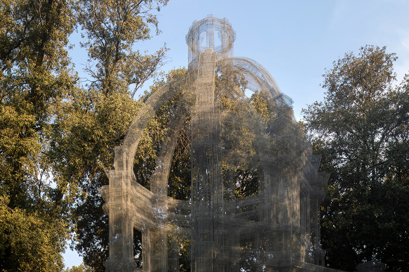 edoardo tresoldi's wire mesh 'etherea' installation arrives in rome for 'back to nature'