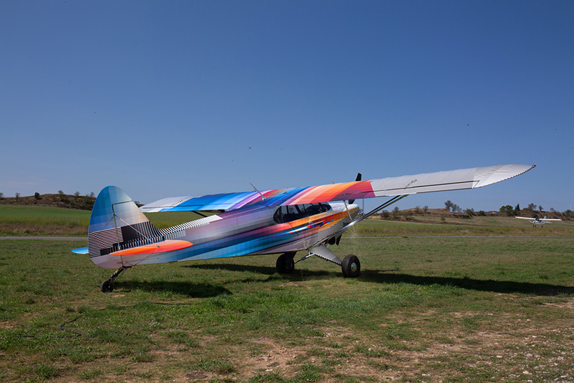 felipe pantone wraps INTR3PID carbon cub airplane in color gradients & geometrical patterns