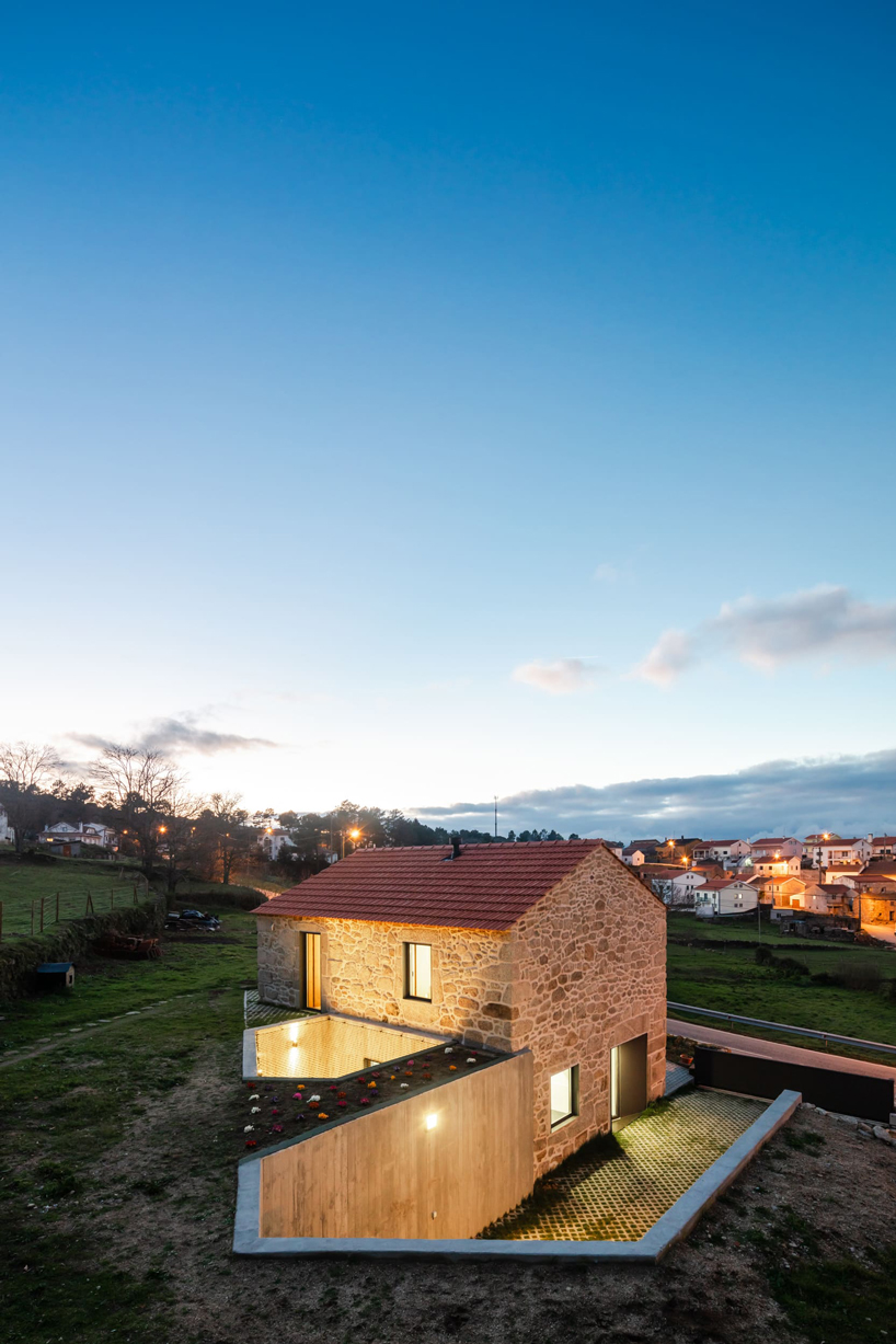 filipe pina arquitectura completes restoration of gafanha house in portugal designboom