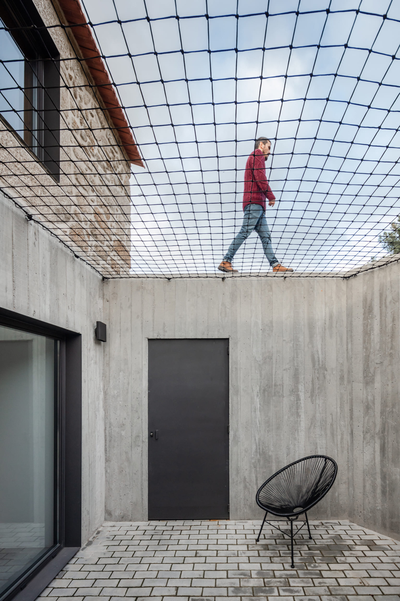 filipe pina arquitectura completes restoration of gafanha house in portugal designboom