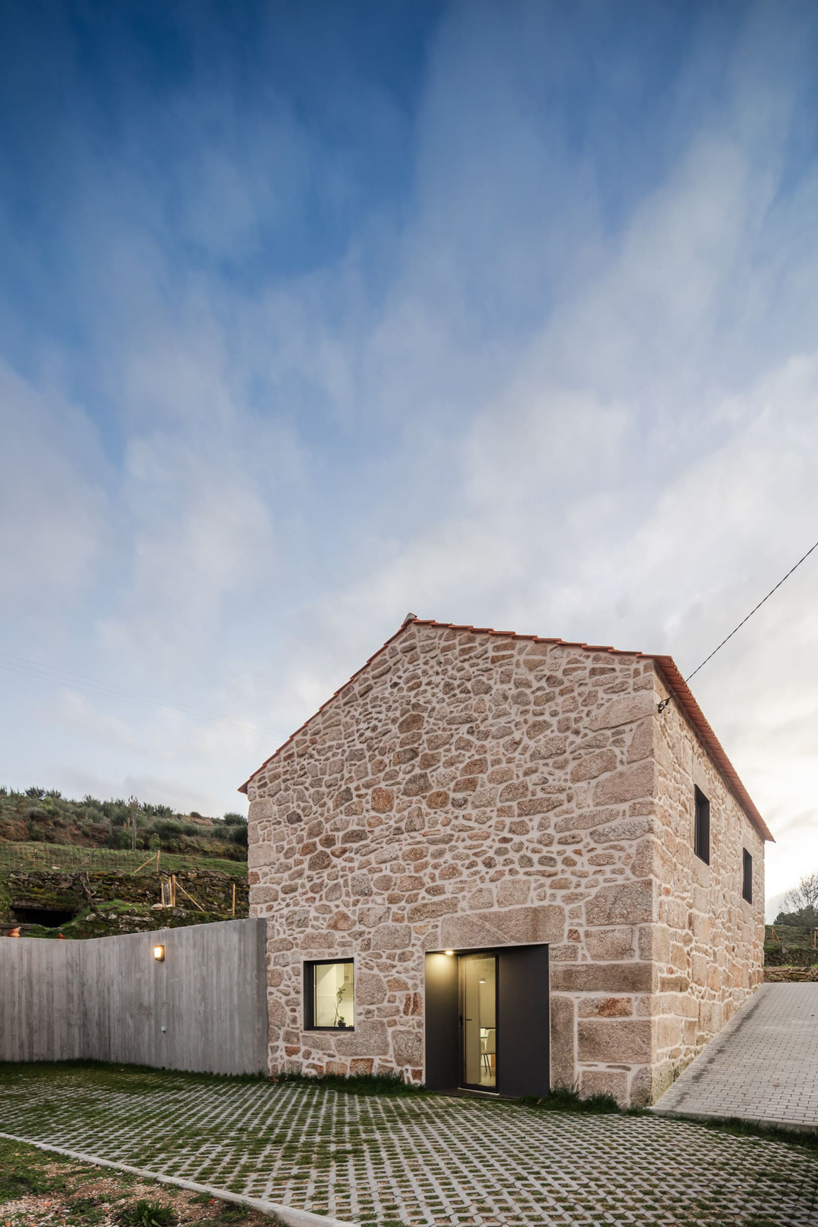 filipe pina arquitectura completes restoration of gafanha house in portugal designboom