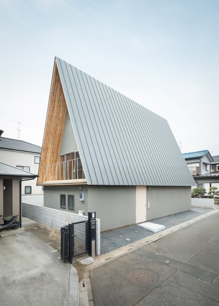 Triangular Attic aoyagi design tops 'house in iruma' with seven-meter-tall triangular ...