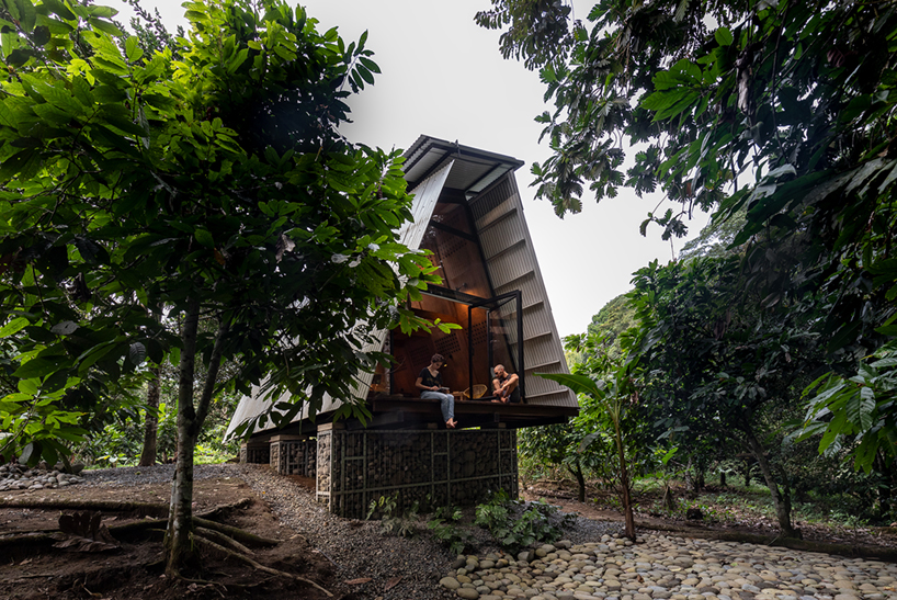 compact 'huaira' dwelling in ecuador generates a negative carbon footprint