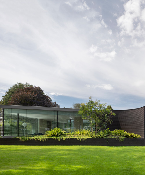 bedaux de brouwer architects + i29 clad dutch villa in all-black brick façades