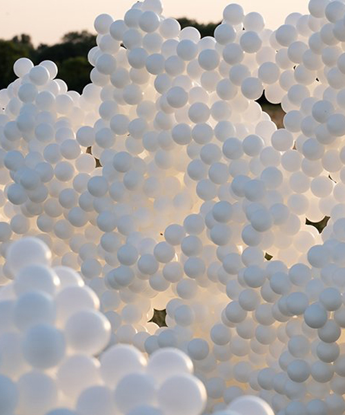 8,888 translucent white spheres make up this ephemeral pavilion designed by inclume