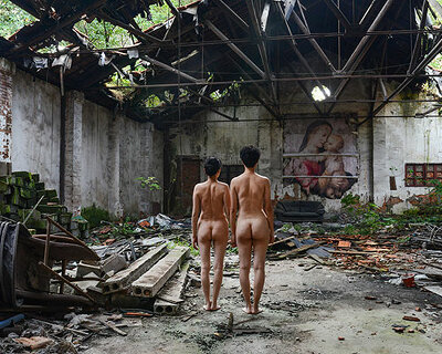 mother and daughter are photographed naked, facing ruined sites of china