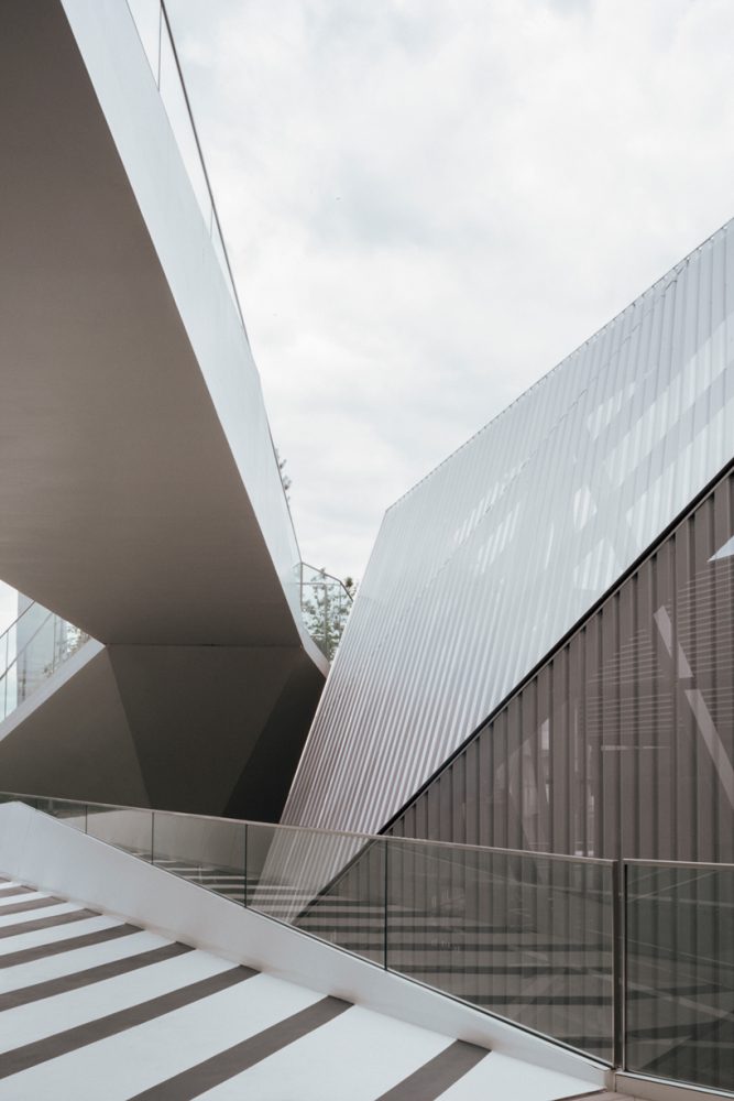 neiheiser argyros cloaks london underground vents with sculptural screen