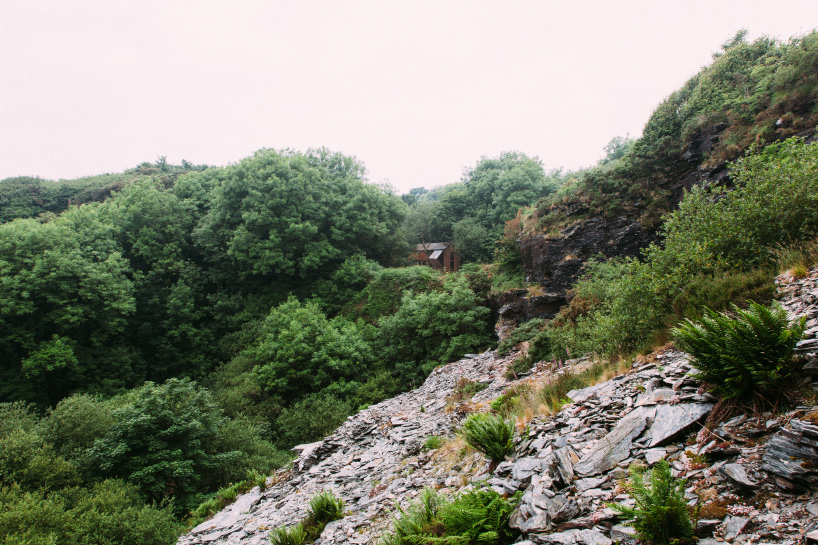 KUDHVA expands off-grid glamp-site with the 'danish cabin' by new british design