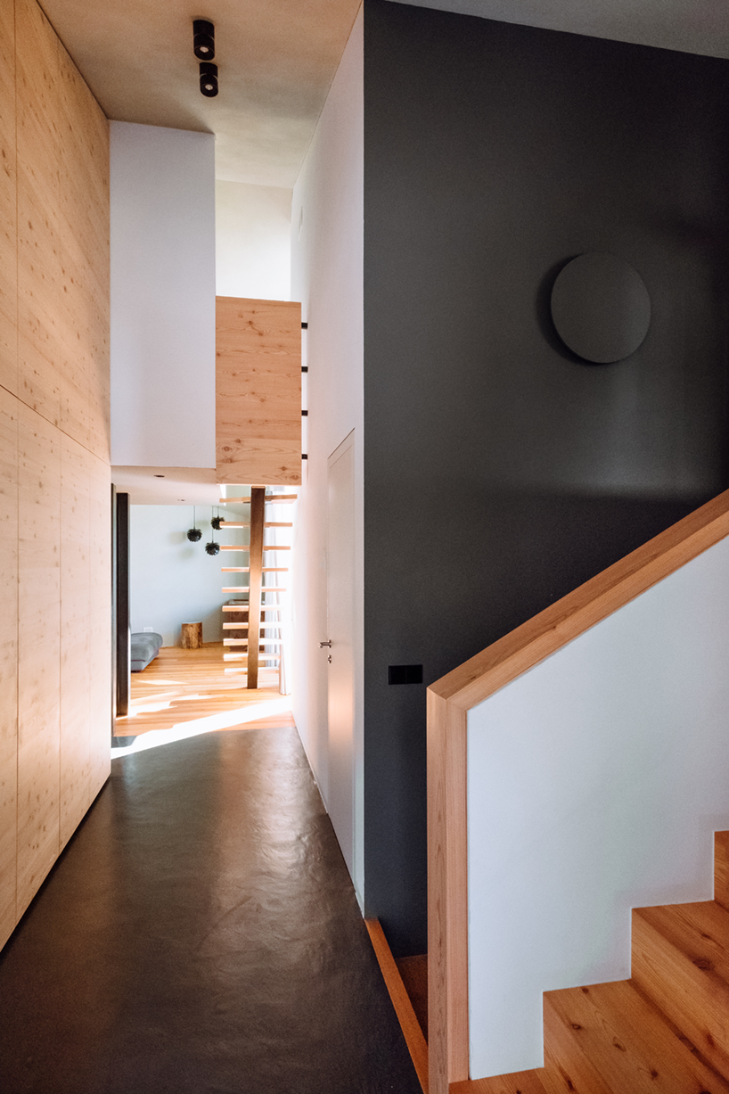 plasma studio's contemporary 'house L' integrates with its traditional tyrolean context