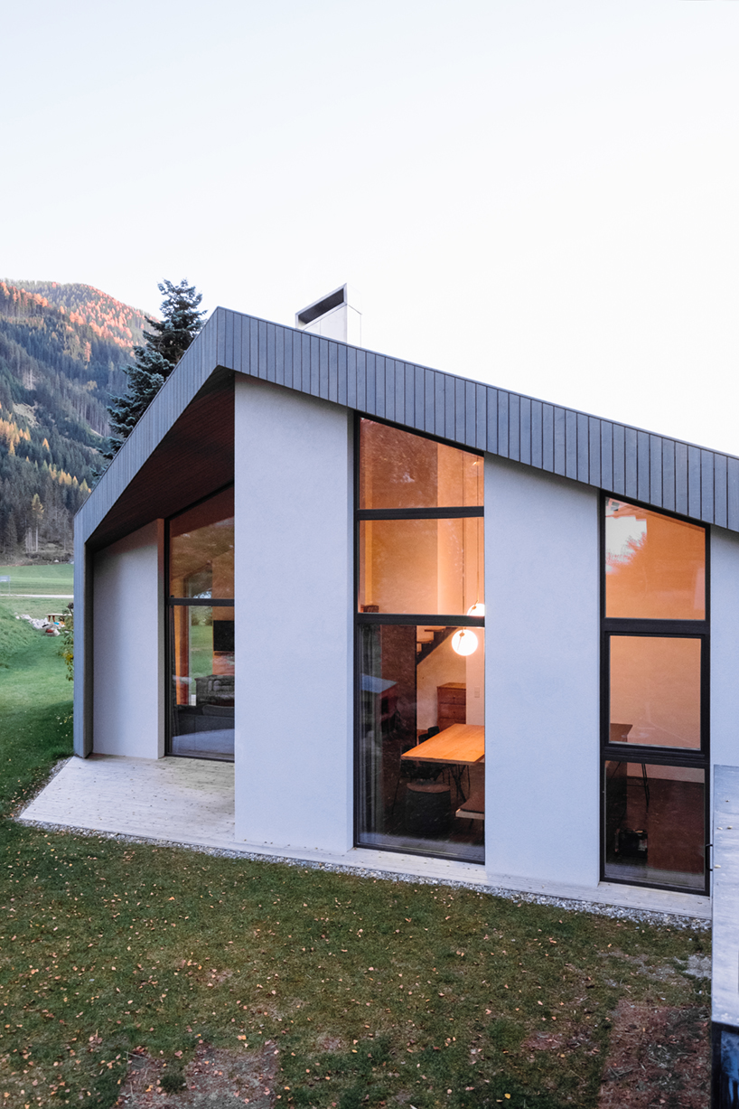 plasma studio's contemporary 'house L' integrates with its traditional tyrolean context