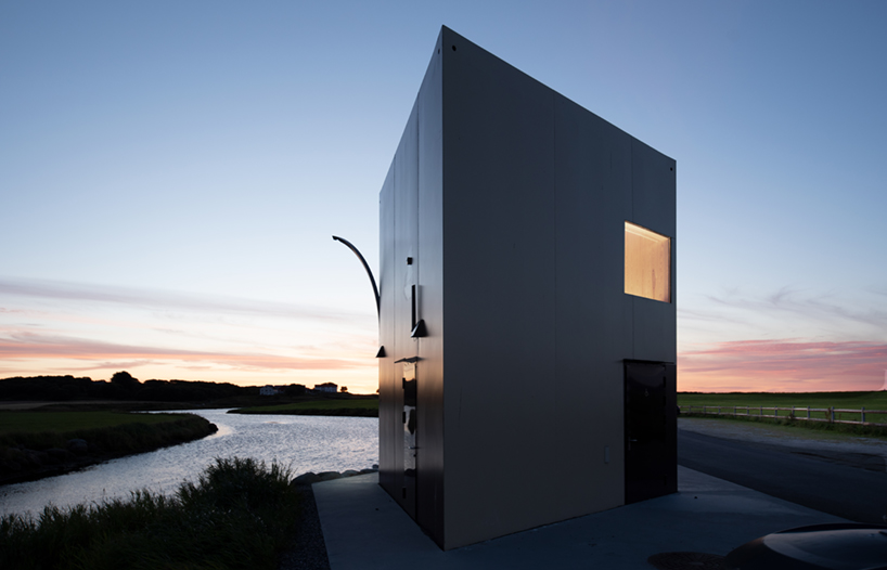 rever & drage designs 'farstadsanden' parking area sensitively along norwegian coast