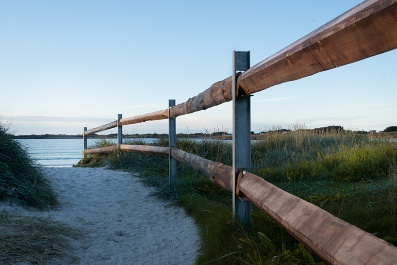 rever & drage designs 'farstadsanden' parking area sensitively along norwegian coast