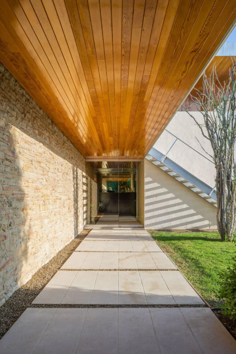 richard neutra's iconic kaufmann desert house in palm springs is for sale