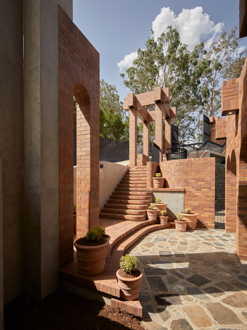 jesse bennett studio builds australian house with brick archways + concrete roof cap
