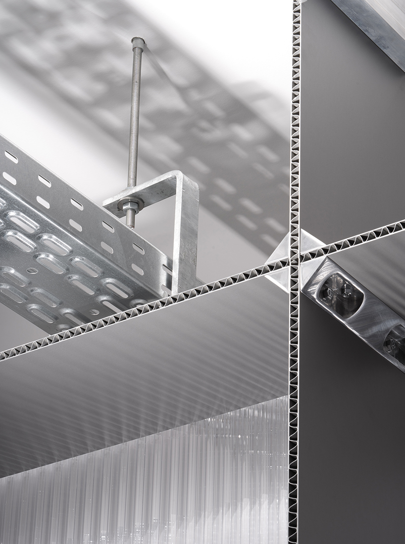 WAGNER D2 furniture system enables you to create your perfect office