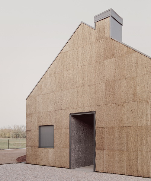 LCA architetti completes its minimalist 'casa quattro' with eccentric use of straw and cork