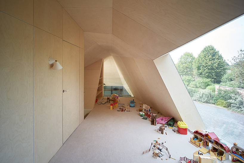 TANK conceals 'maison mouvaux' beneath sculptural wooden roof in northern france