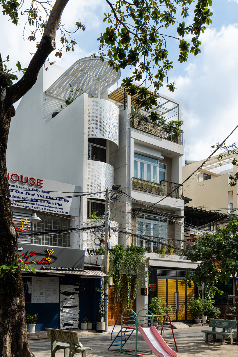 exterior view of AD9 architects lvs.house in vietnam