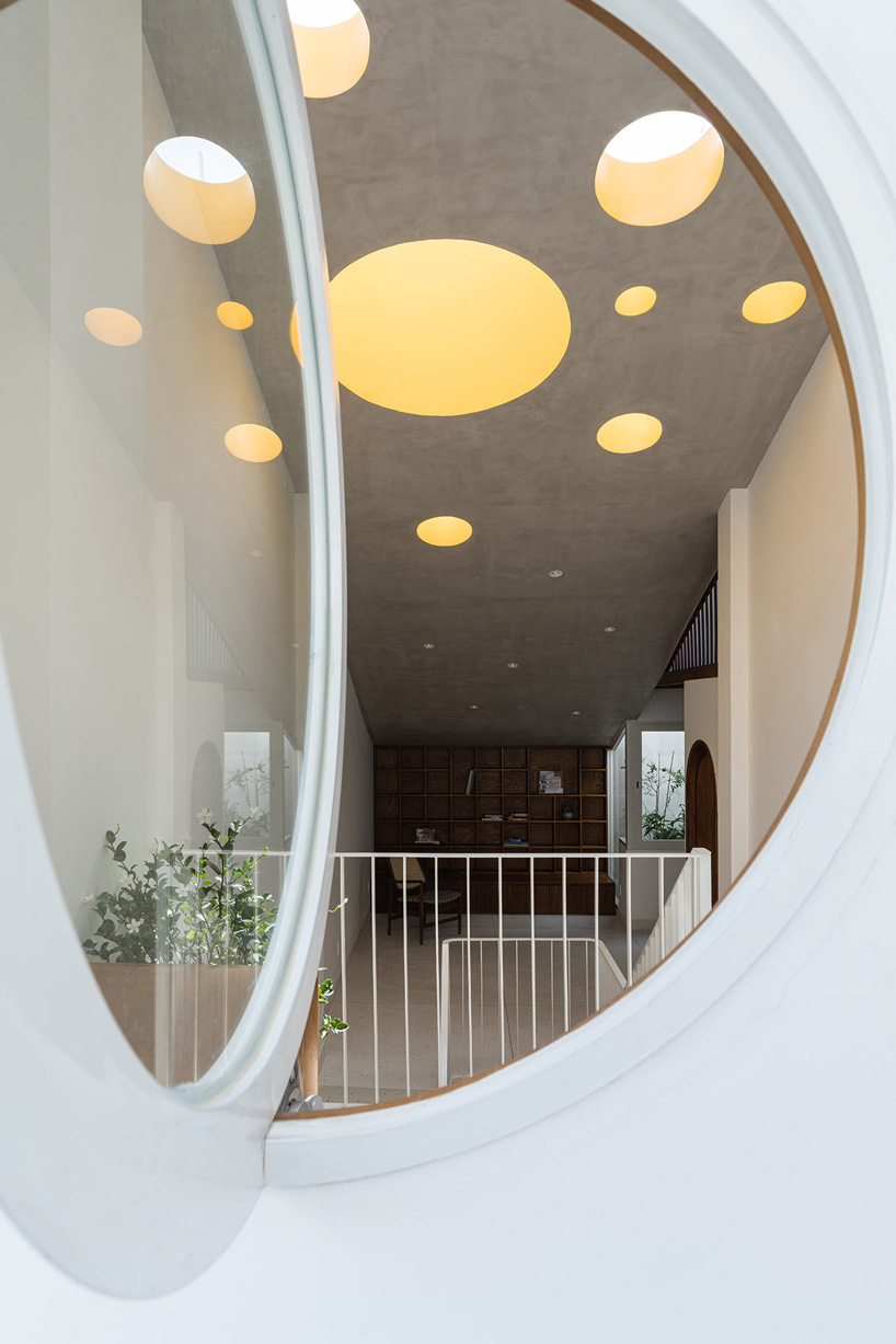 circular opening in AD9 architects lvs.house in vietnam
