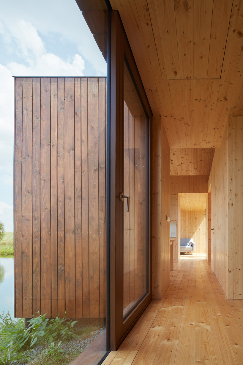 atelier 111 architekti completes 'cottage near a pond' in the czech republic designboom