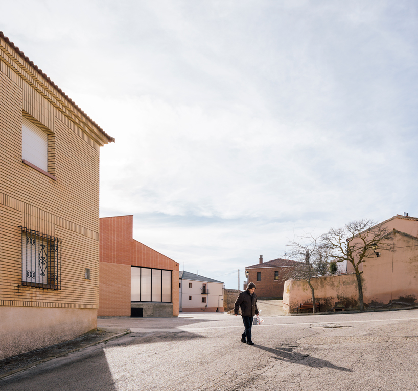 BIZNA estudio designs a brick-faced meeting place for a village in spain designboom