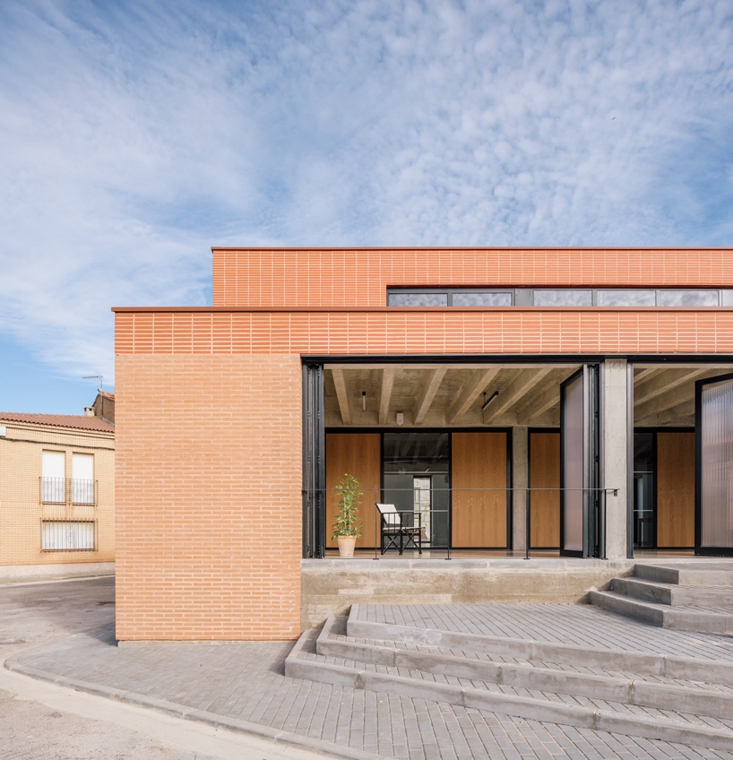 BIZNA estudio designs a brick-faced meeting place for a village in spain