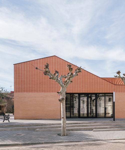 BIZNA estudio designs a brick-faced meeting place for a village community in spain