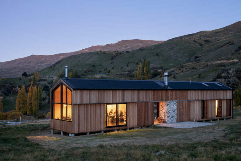 RTA studio nestles a timber holiday home into new zealand's southern alps