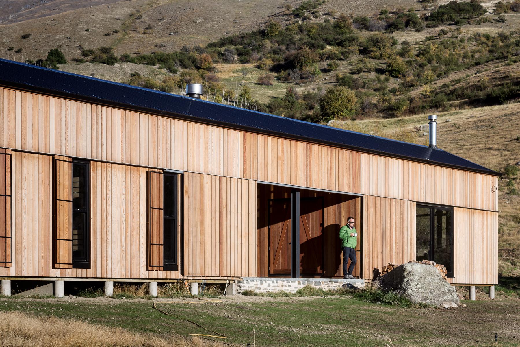 cardrona-hut-rta-studio-new-zealand-designboom-1800-1