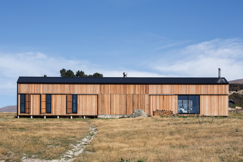 RTA studio nestles a timber-clad holiday home into new zealand's southern alps