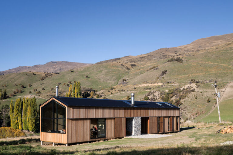 RTA studio nestles a timber holiday home into new zealand's southern alps