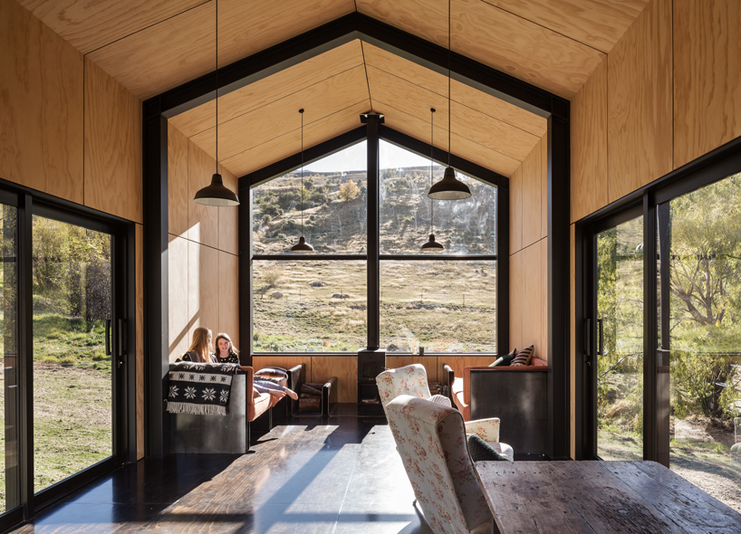 RTA studio nestles a timber-clad holiday home into new zealand's southern alps